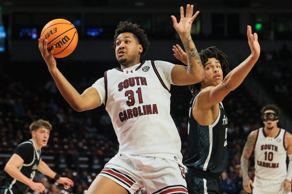 SPORTS-SOUTH-CAROLINA-MBB-CRUISES-PAST-1-CS.jpg